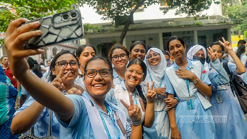 Excited VNSC students took selfies to capture their joy over the HSC results on Thursday, Oct 16, 2025. Photo: Abdullah Al Momin