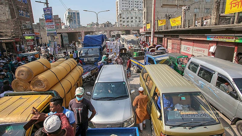 Battery-run rickshaw drivers protest by blocking roads in Dhaka’s Dayaganj on Wednesday, Nov 20, 2024. No vehicles were allowed to operate on the roads at that time. Photo: Abdullah al Momin