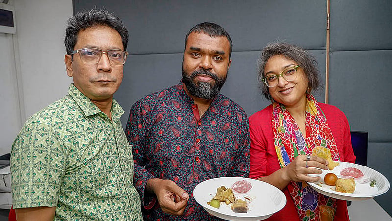 bdnews24.com’s 18th anniversary was celebrated with a casual gathering, where conversations flowed along with food and refreshments.