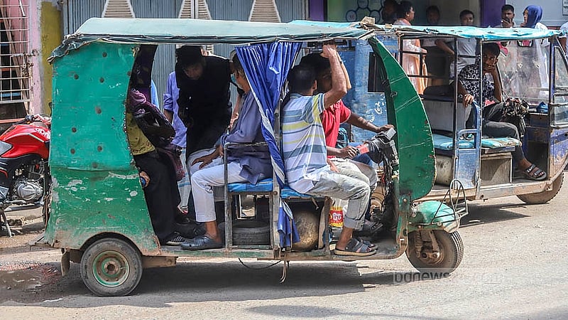 This large autorickshaw has been cobbled together with old engines and parts of autorickshaws. This vehicle, which operates without a license and fitness test, plies the streets from Dhaka’s Basabo to Madartek and Nandipara. Photo: Abdullah Al Momin
