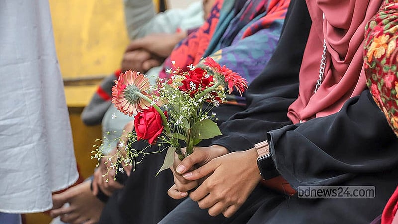 BDR members released from Dhaka Central Jail on Thursday, Jan 23, 2025, are greeted by their families with flowers. Photo: Abdullah al Momin