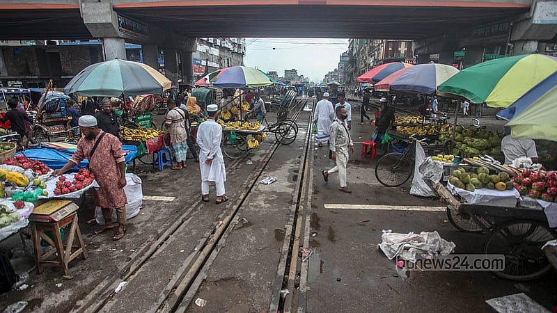 Defying the railway authorities’ ban, shops have been set up directly on the railway tracks in Dhaka’s Jurain. Photo: Abdullah al Momin