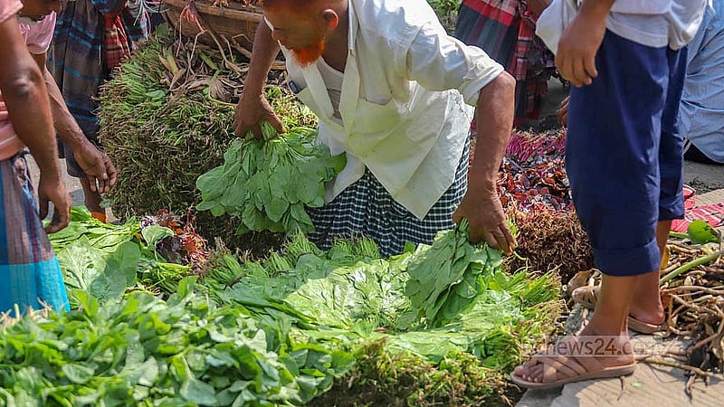 Various vegetables range between Tk 7 and Tk 30 per bundle. Photo: Abdullah al Momin