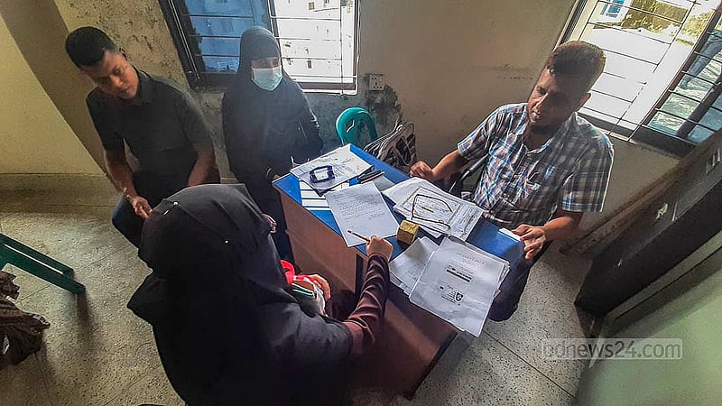 Office Assistant Moin Uddin Ahmed is helping in issuing different types of certificates at the DSCC Ward 50 councillor’s office. Photo: Abdullah al Momin
