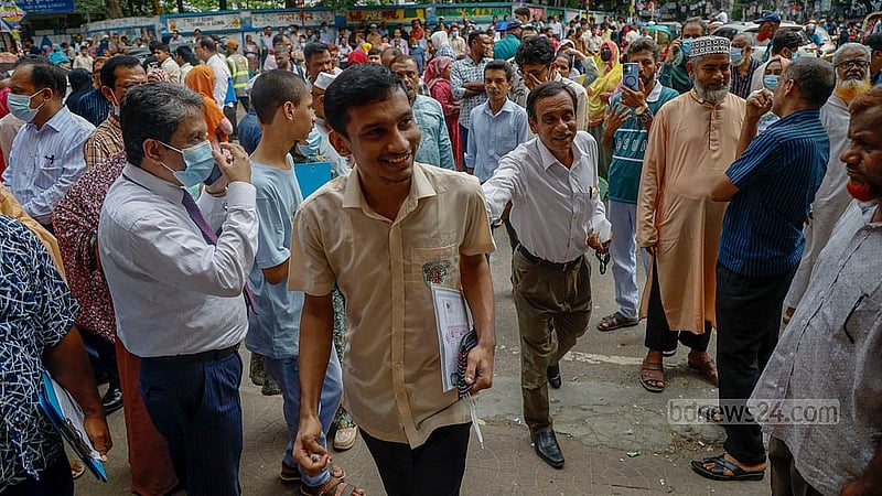 Students enter the Siddeshwari Girls’ College centre on the first day of the HSC exams on Thursday, Jun 26, 2025. Photo: Mahmud Zaman Ovi