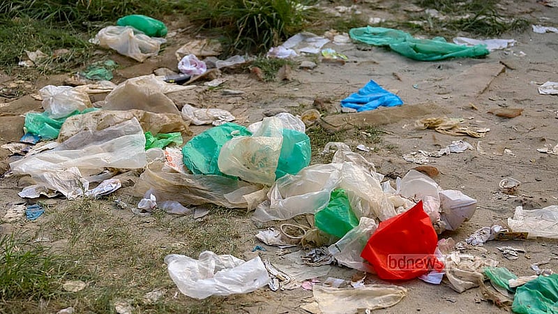 Hundreds of mobile shops inside Dhaka’s Suhrawardy Udyan are using polythene, which is scattered across the area. Photo: Abdullah al Momin