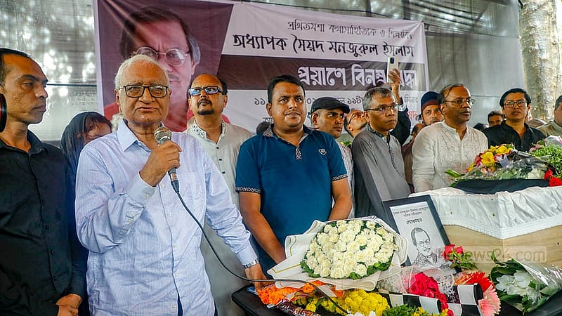 Emeritus Professor Serajul Islam Choudhury shared memories after paying tribute to litterateur Syed Manzoorul Islam on Saturday, Oct 11, 2025, at the Central Shaheed Minar. Photo: Abdullah Al Momin
