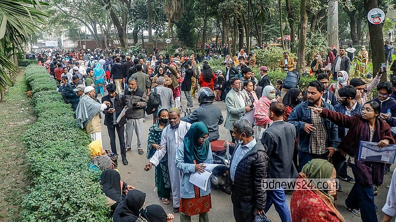 Students from all over Bangladesh participate in the admission test for undergraduate programmes under the Faculty of Science at Dhaka University for the 2025-26 academic year on Saturday, Dec 27, 2025. Photo: Abdullah Al Momin
