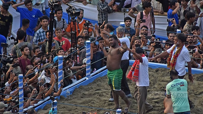 “Bagha Sharif” wins the Jobbarer Boli Khela at Chattogram’s Laldighi Maidan on Friday, Apr 25, 2025. Photo: Suman Babu