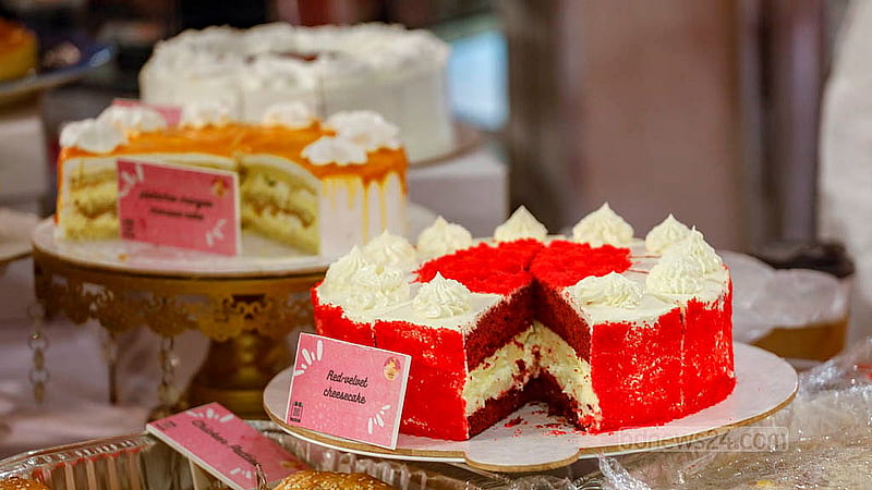 A wide range of cakes is available at the "Pre-Wedding and Food Festival" at the Aloki Convention Center in Dhaka’s Tejgaon on Friday, Oct 10, 2025. Photo: Abdullah Al Momin