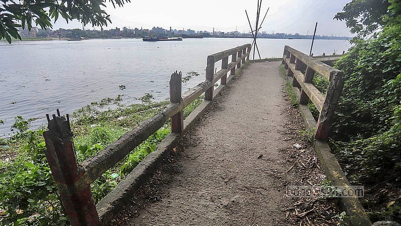 This path was built for walking along the banks of the Buriganga River, but in some places, the safety barriers have been destroyed. Photo: Abdullah al Momin