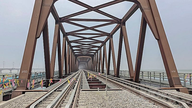 The Jamuna Rail Bridge, which sits 300m upstream of the Jamuna Multipurpose Bridge, has been constructed upon 50 pillars and 49 spans to enhance connectivity between the capital, Dhaka, and the northern and western regions of the country. Photo taken on Tuesday, Mar 18, 2025