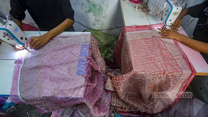 Artisans at Benarasi Palli in Dhaka’s Mirpur are attaching lace to sarees of different designs. Photo: Abdullah al Momin