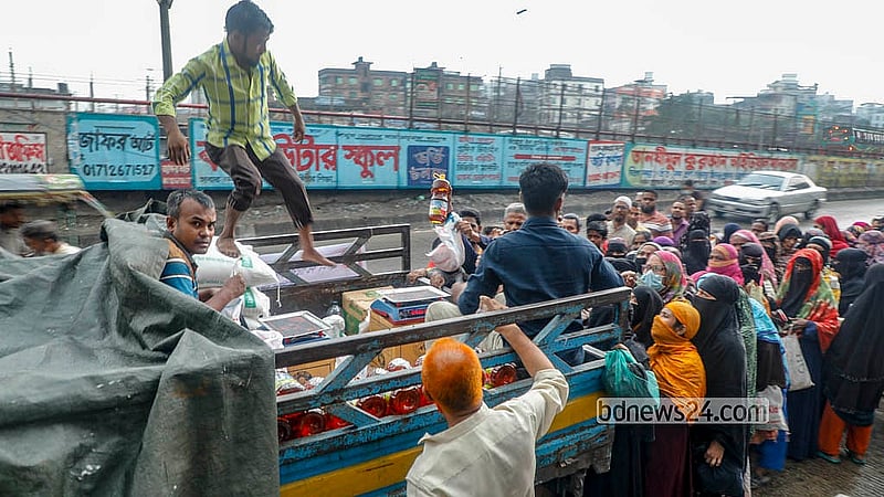 Subsidised edible oil, sugar and lentils are sold from a TCB truck in Dhaka’s Jatrabari on Monday, May 11, 2026. Photo: Abdullah Al Momin