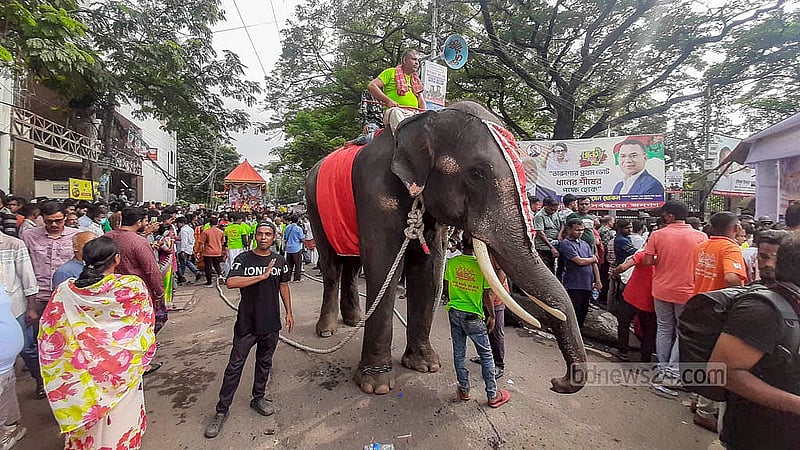 A procession marking Lord Krishna’s birth anniversary began at Palashi intersection and concluded in front of Victoria Park in Old Dhaka on Saturday, Aug 16, 2025. Photo: Abdullah Al Momin