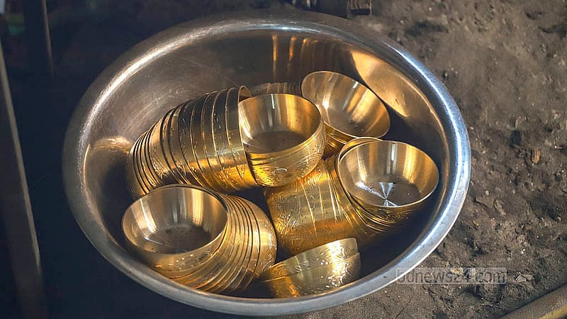 Small brass bowls are made in a factory in Jhaulahati in Dhaka’s Kamrangirchar. These products are sold per piece or per kilogram. Photos: Abdullah Al Momin
