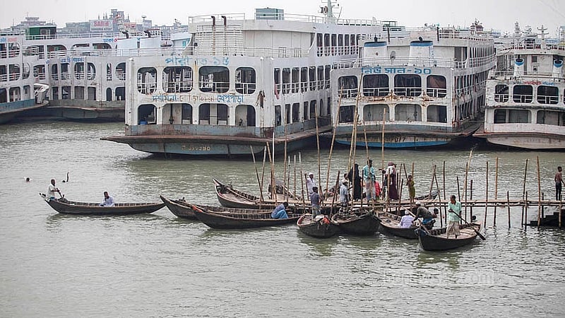 The “polluted” Buriganga River has become much clearer due to rainwater on Saturday, Aug 23, 2025. However, its black colour returns as the water recedes. Photo: Abdullah Al Momin