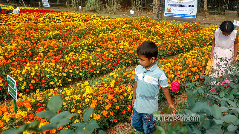 Children join adults to enjoy the Flower Festival at Ramna Park. The three-day event will end on Tuesday, Jan 20, 2026. Photo: Abdullah al Momin
