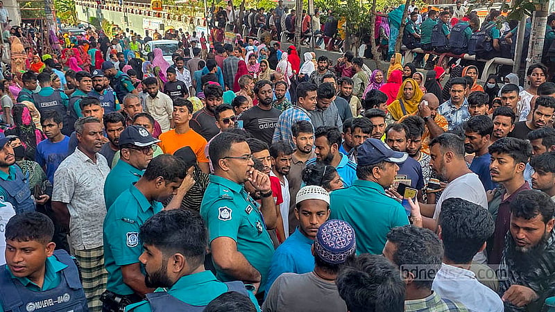 Garment workers block the road in Dhaka’s Kuril on Wednesday, Sept 3, 2025, to demand their wages and benefits. Police urge them to clear the road to ease traffic congestion.