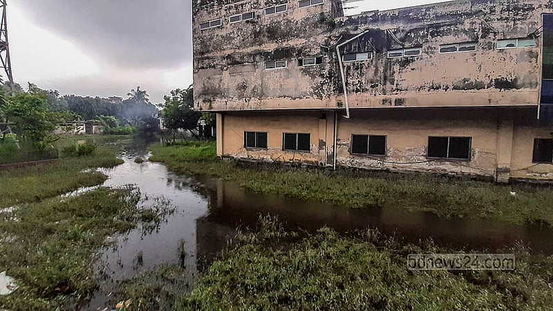 To address the waterlogging problem, authorities have piled sand outside the “Shaheed Ria Gope Cricket Stadium” in Narayanganj’s Fatullah. Photo: Abdullah Al Momin