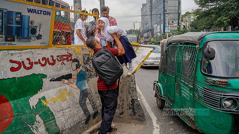 To prevent risky road crossings in Dhaka’s Mohakhali, a tall road divider topped with iron fencing has been installed. Yet many pedestrians ignore the barrier. Photo: Mahmud Zaman Ovi