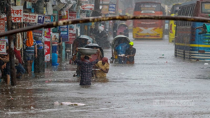 Dhaka’s Sayedabad is waterlogged after a day of rain brought on by Cyclone Remal. Photo: Muhammad Mostafigur Rahman