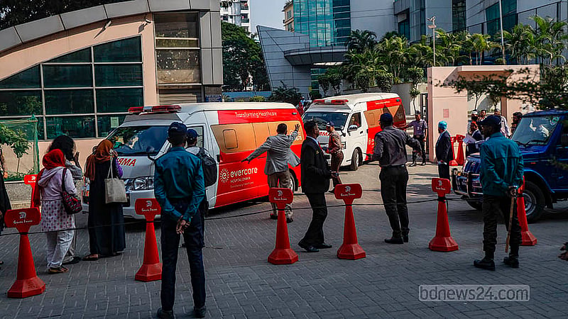 Sharif Osman bin Hadi, the Inqilab Moncho convenor who was shot by assailants, was taken to the airport by ambulance under police security from Evercare Hospital on Monday, Dec 15, 2025, to board an air ambulance bound for Singapore.  Photo: Mahmud Zaman Ovi