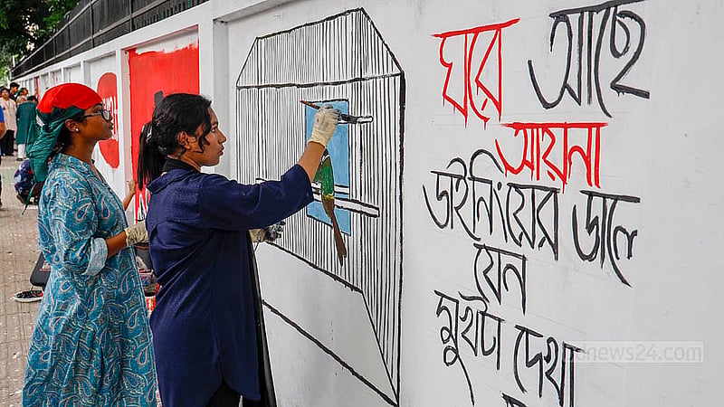 Students paint graffiti on the wall opposite to Jagannath Hall at Dhaka University. Photo:Mahmud Zaman Ovi