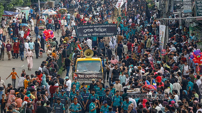 Law-enforcing forces maintain a vigilant presence before and behind the Tazia procession in Old Dhaka on Sunday, Jul 6, 2025, to commemorate the battle of Karbala. Photo: Mahmud Zaman Ovi