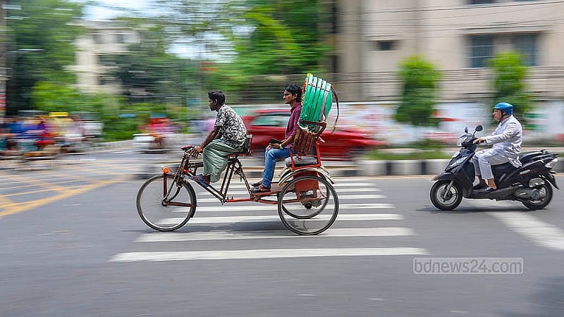Motor engines and batteries are often attached to the frames regular rickshaws to give them battery-operated capacity. As a result, the speed of the vehicles increase, but due to their lack of  fitness, these vehicles are often involved in accidents. Photo: Abdullah Al Momin