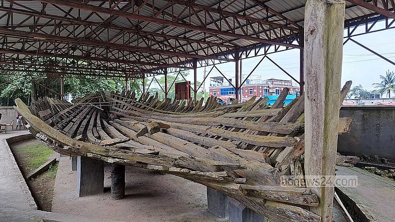 Believed to be one of the traditional boats used by the Rakhine people to reach the coastal region. It is now kept on the grounds of the Kuakata Sreemangal Buddhist Monastery.