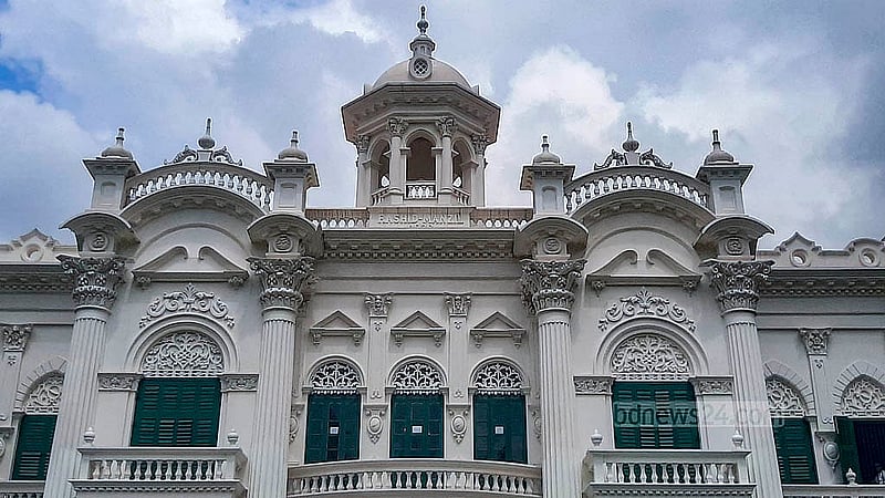 In 1931, Rishikesh Das, a wealthy British-era businessman, built the Rose Garden in Tikatuli, planting hundreds of rose bushes that gave the property its name. Photo: Abdullah Al Momin