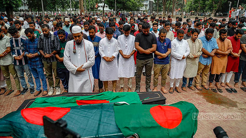 Anti-discrimination Student Movement Coordinators Sarjis Alam and Hasnat Abdullah, along with youth and sports ministry advisor Asif Mahmud, attend the funeral prayers of the two protesters.Photo: Mahmud Zaman Ovi