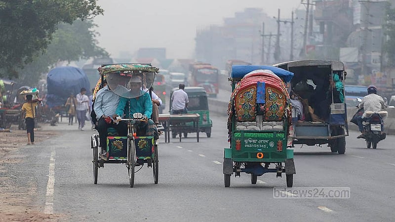 Battery-powered rickshaw drivers are using the main road instead of the designated service lane on the Dhaka-Chittagong highway on Monday, Apr 21, 2025. Photo taken at Dhaka’s Matuail. Photo: Abdullah al Momin