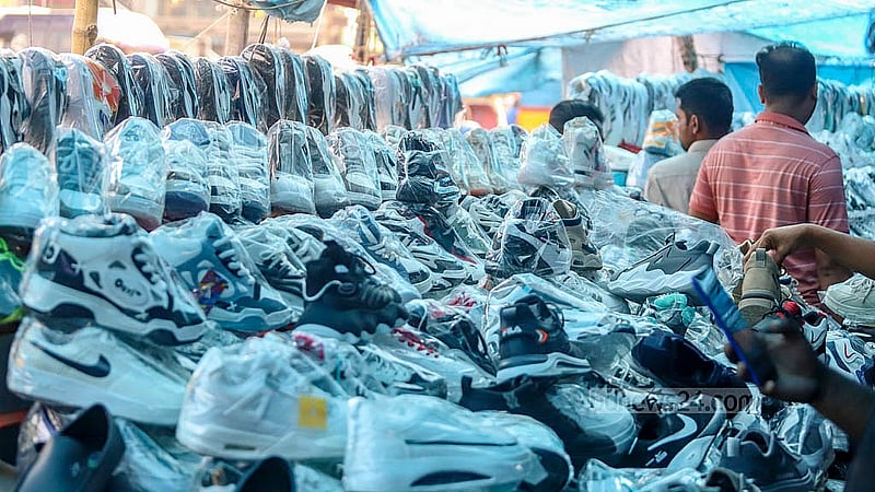 The use of polythene increased than before in the footpath shops in Dhaka’s Gulistan. The shopkeepers put shoes each packed in polythene on display. Photo: Abdullah al Momin
