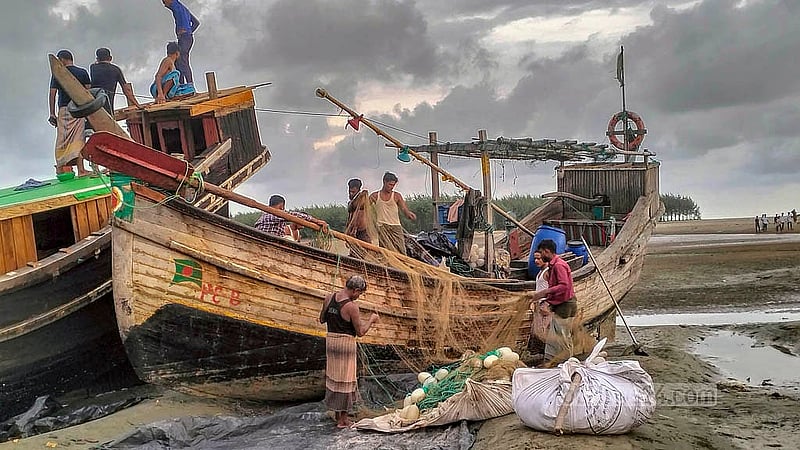 Fishermen from Teknaf and Shah Porir Dwip are busy at work as a 58-day ban on fishing in the ocean is lifted. Photo: Jashim Mahmud