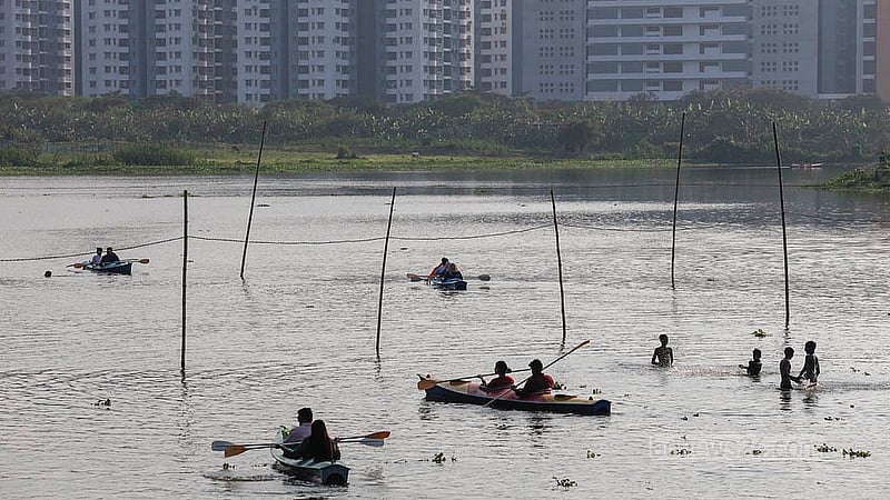 People kayak on the lake at Sector 18 of Diabari in Uttara on Friday afternoon, May 24, 2024. Photo: Mahmud Zaman Ovi