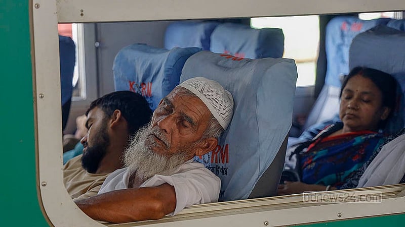 After waiting at Dhaka’s Kamalapur Station since the morning, passengers on the Mahanagar Provati Express bound for Chattogram finally boarded around noon, many of them drifting off to sleep as they settled into their seats. Photo: Mahmud Zaman Ovi