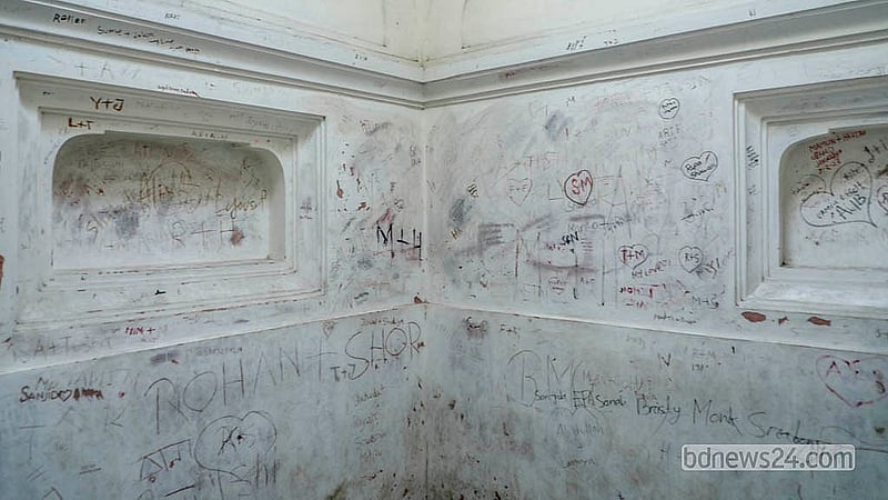 Despite signs prohibiting graffiti, many visitors wrote on or sketched the walls of the historic Hammamkhana.  Photo: Abdullah al Momin
