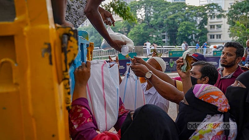 People from different walks of life buy low-priced essential goods from a TCB truck at Felani Avenue on Wednesday, May 13, 2026. Photo: Md. Tanjinur Rahman Bhuiyan