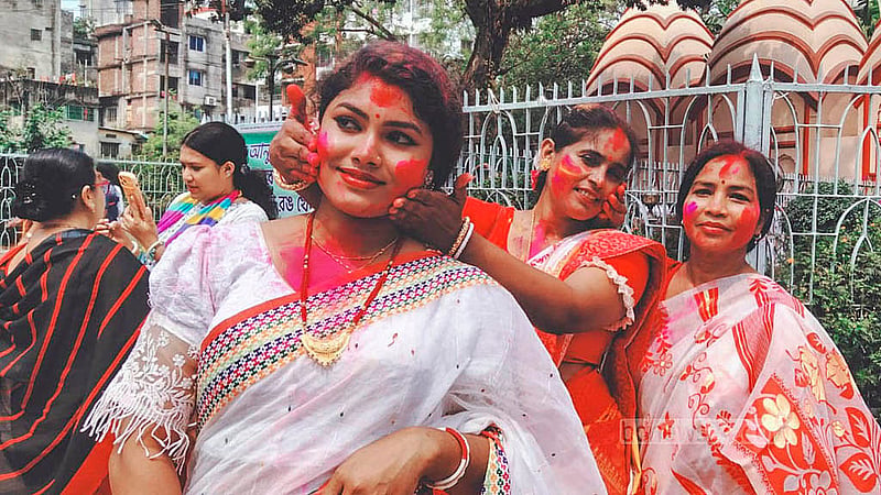 Women of all ages delight in the Dol Purnima celebrations at the Dhakeshwari Temple on Friday, Mar 14, 2025. Photo: Abdullah al Momin