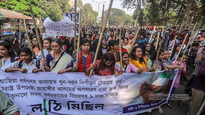 Dhaka University teachers and students, under the banner of the “Bangladesh Against Rape and Repression” platform, holding a baton march from the foot of Raju Sculpture. Photo: Abdullah al Momin