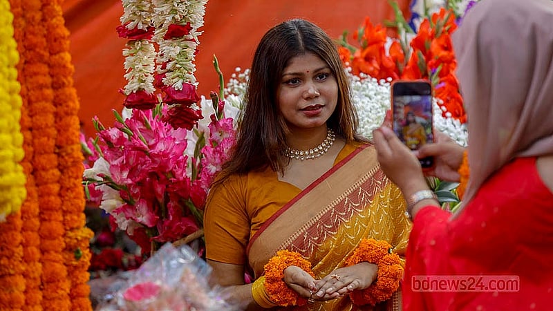 Alongside shopping, many visitors paused to take photographs with flowers at Shahbagh’s stalls on Friday, Feb 13, 2026. Photo: Mahmud Zaman Ovi