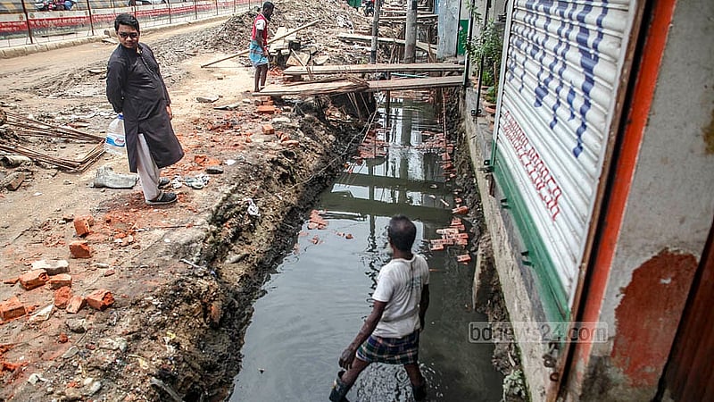 The road from Dolai Par to Jatrabari has been in a state of disrepair for a long time. Although renovation work has started recently, it is progressing at a “snail's pace”. Photo: Abdullah Al Momin