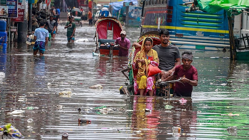 Though the rain brought on by Cyclone Remal has departed, the road near the Syedabad Bus Stand in Dhaka was still waterlogged on Tuesday, May 28, 2024. Photo: Muhammad Mostafigur Rahman