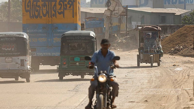 A truck is running on Dhaka’s Sadarghat-Gabtoli road as it leaves a cloud of dust behind. Photo: Mahmud Zaman Ovi