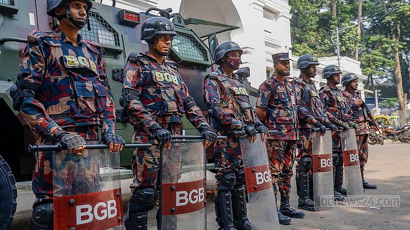 BGB personnel maintain strict security throughout the day on Wednesday, Nov 12, 2025, outside the High Court Mazar Gate, near the International Crimes Tribunal. Photo: Mahmud Zaman Ovi