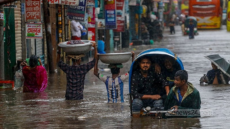Dhaka’s Sayedabad is waterlogged after a day of rain brought on by Cyclone Remal. Photo: Muhammad Mostafigur Rahman