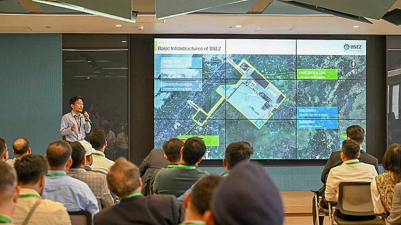 The Bangladesh Special Economic Zone (BSEZ) authority highlights the current status and investment prospects of the zone in Narayanganj’s Araihazar on Tuesday, Apr 8, 2025 under the management of the Bangladesh Investment Development Authority (BIDA). Photo: PID