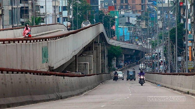 The roads appeared to be empty near the Moghbazar-Mouchak flyover on Thursday, Oct 10, 2024. Fewer vehicles were plying the streets of Dhaka as Durga Puja holidays were extended by another day.
